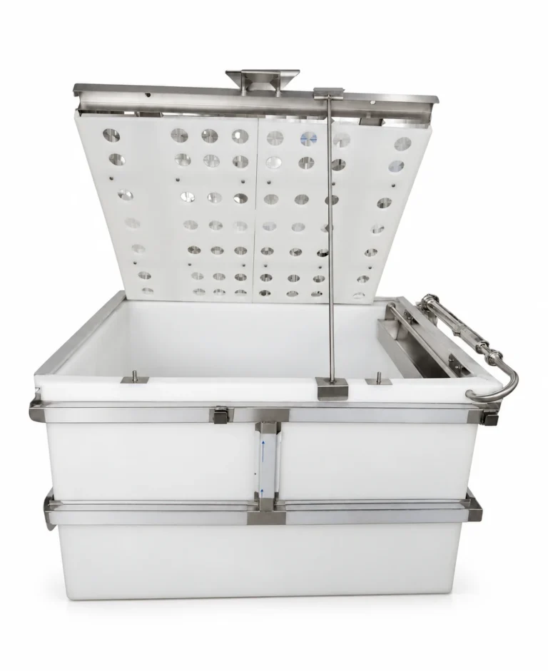 Saladero para quesos Omega Solari con parrilla perforada abierta y tanque blanco