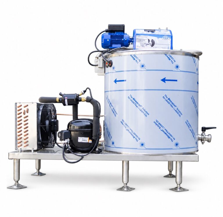 Tanque de frío para leche modelo ECO de 180 litros con unidad condensadora, ventilador, motor superior, salida sanitaria y cuatro patas, sobre fondo blanco.